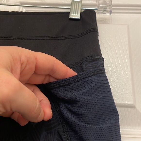 Athleta 2 in 1 Fleece Lined Skirt with Leggings - Geometric Print - Picture 3 of 9